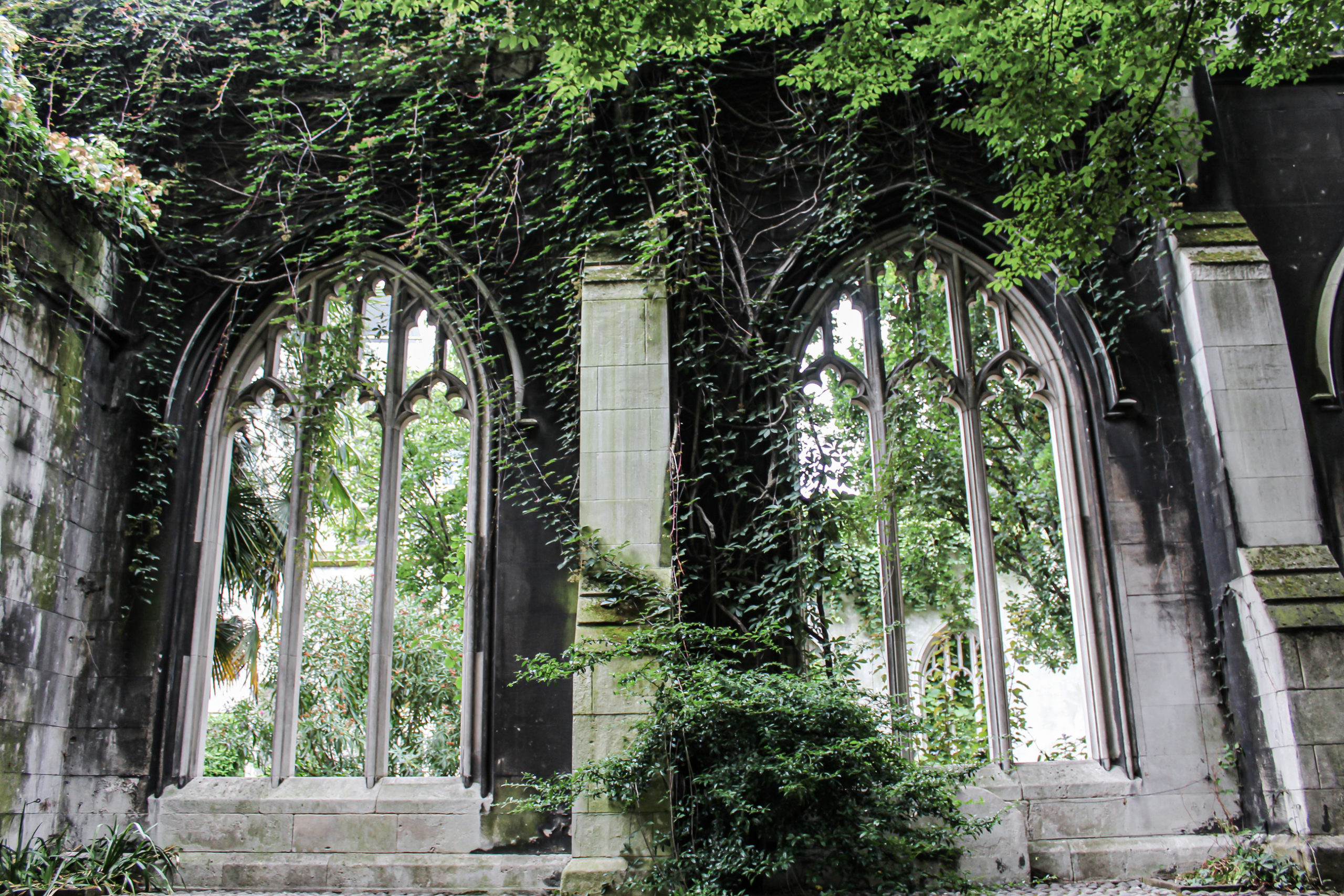 St Dunstan-in-the-East - London's Hidden Garden • West Coast Calli